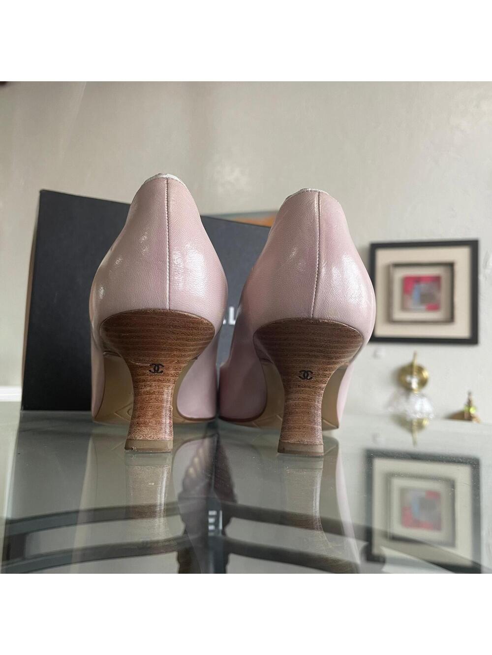 Chanel 2004 Pink Point Toe Pumps | Size 40/9.5 - Picture 6 of 7